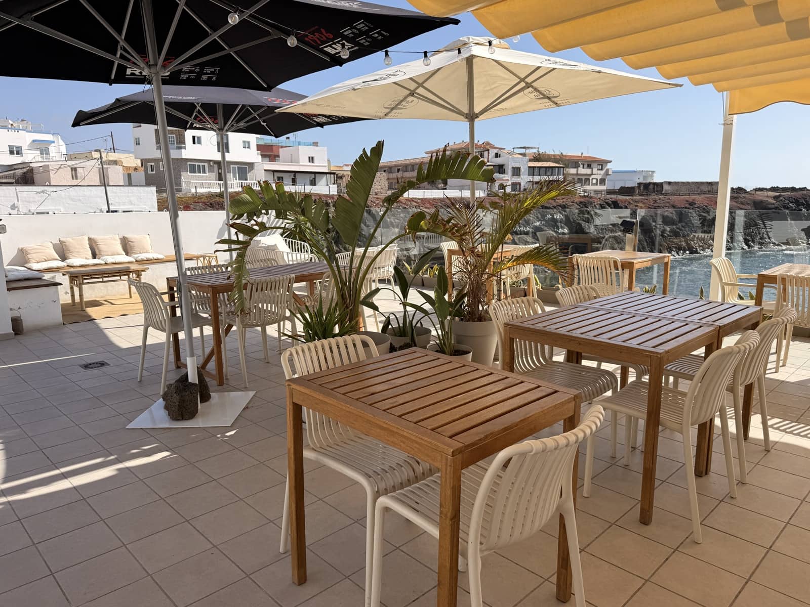 Erhverv til salg i El Cotillo - € 198.000 (Ref: 9847941)
