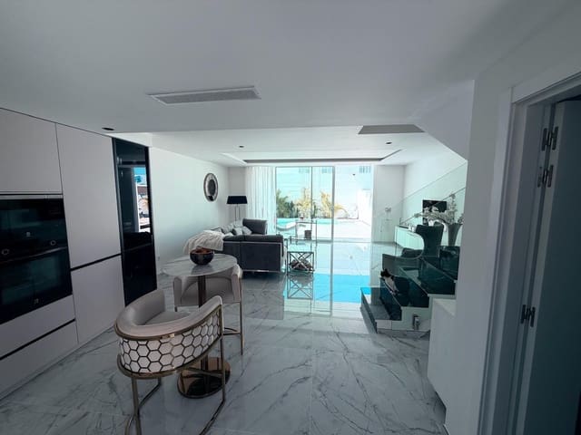 3 sypialnia Apartament na sprzedaż w Corralejo, La Oliva z basenem garażem - 449 000 € (Ref: 9860896)