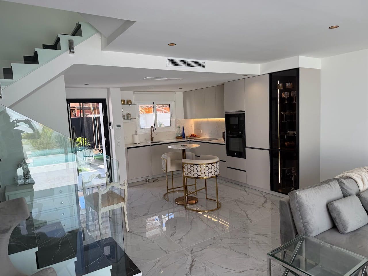 3 bedroom Apartment for sale in Corralejo with pool garage - € 449,000 (Ref: 9860896)