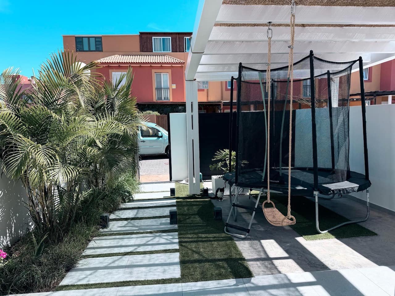 3 bedroom Apartment for sale in Corralejo with pool garage - € 449,000 (Ref: 9860896)