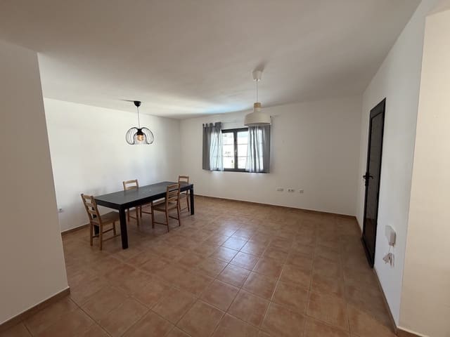 4 sypialnia Willa na sprzedaż w Corralejo, La Oliva z basenem garażem - 450 000 € (Ref: 9879837)