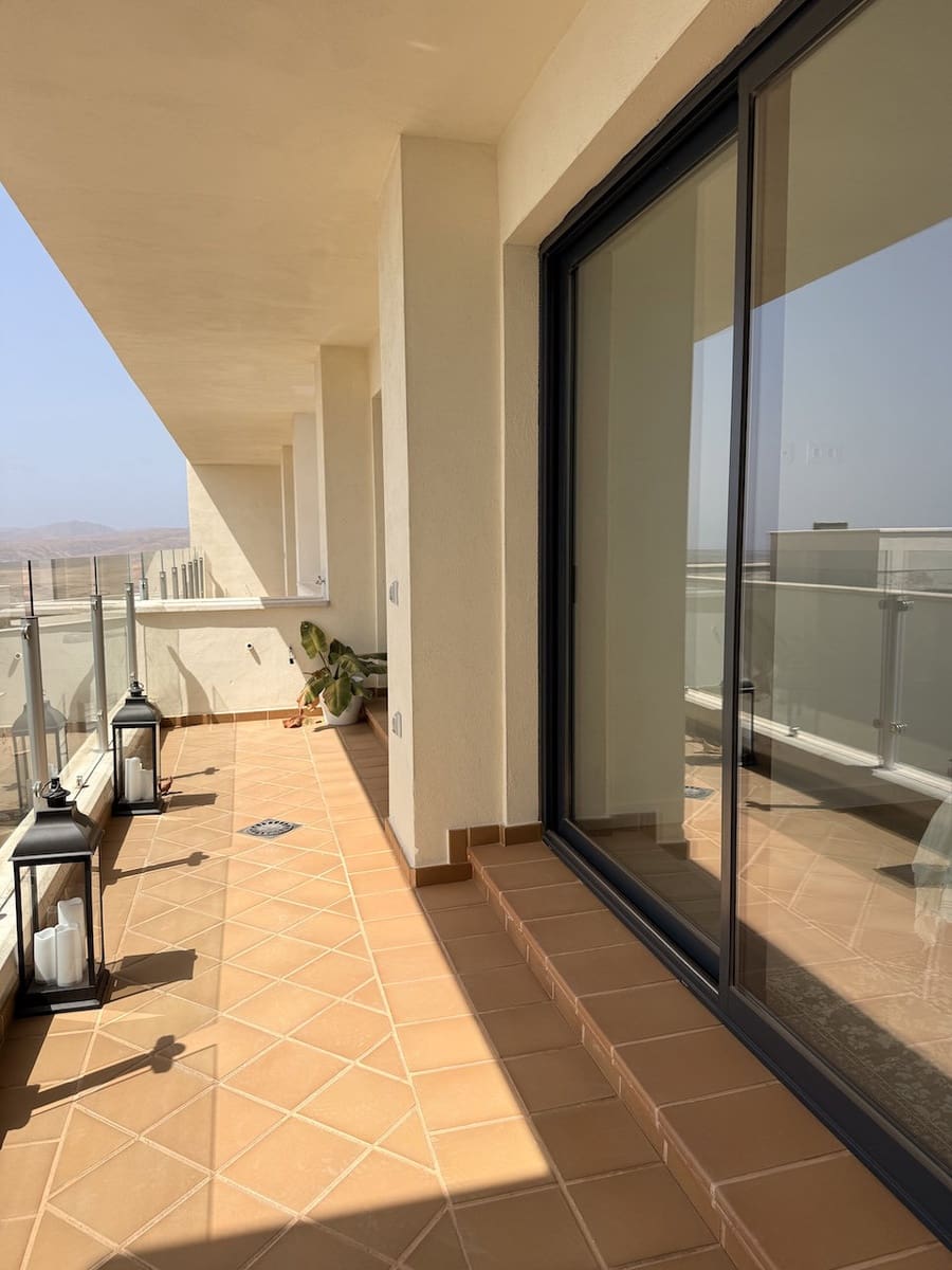 2 soveværelse Lejlighed til salg i Caleta de Fuste med swimmingpool garage - € 275.000 (Ref: 9879927)