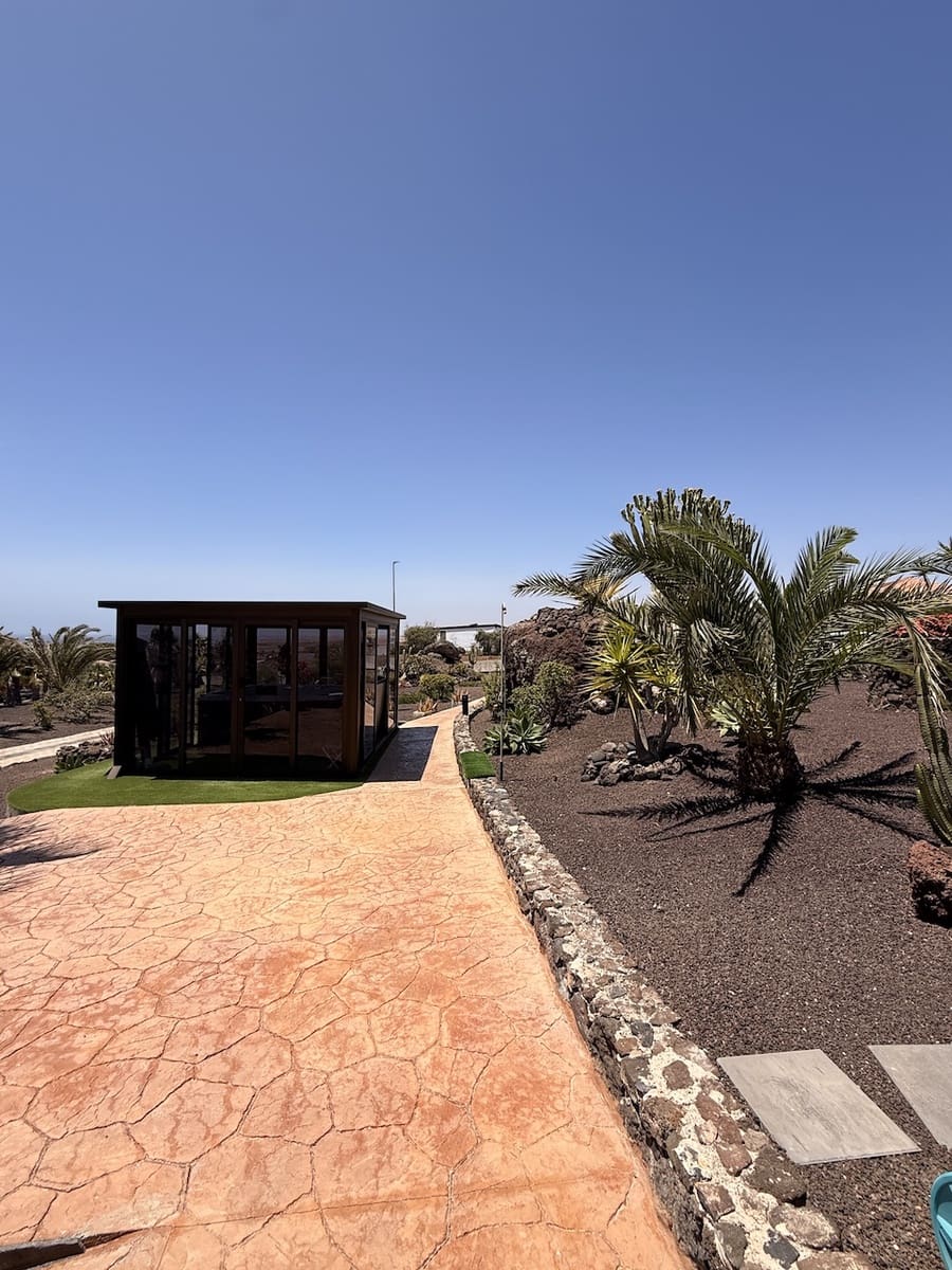 2 bedroom Villa for sale in Parque Holandes with garage - € 550,000 (Ref: 9902587)