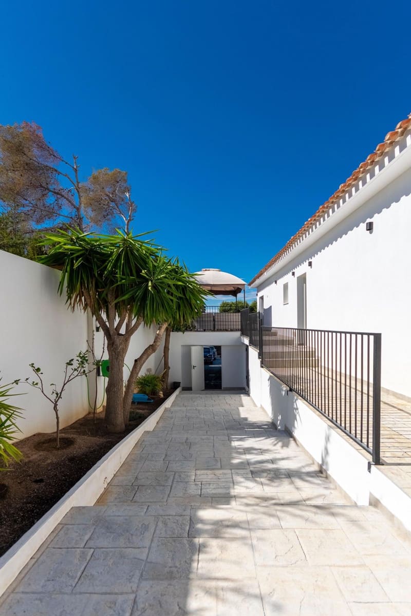 4 sovrum Villa till salu i Torrevieja med pool garage - 949 999 € (Ref: 10099154)