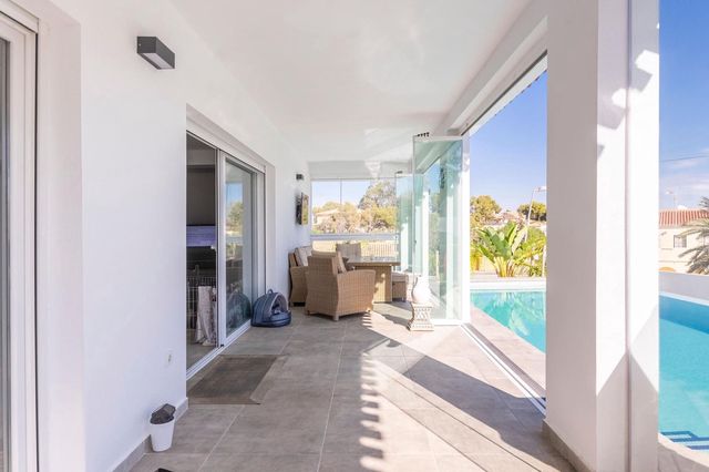 4 sovrum Villa till salu i Torrevieja med pool garage - 949 999 € (Ref: 10099154)