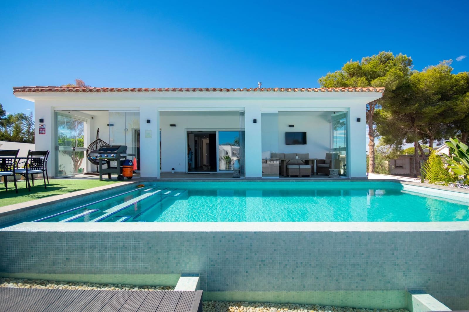 4 sovrum Villa till salu i Torrevieja med pool garage - 949 999 € (Ref: 10099154)