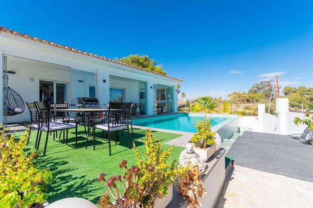 4 sovrum Villa till salu i Torrevieja med pool garage - 949 999 € (Ref: 10099154)