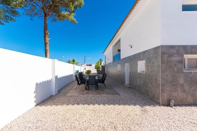 4 sovrum Villa till salu i Torrevieja med pool garage - 949 999 € (Ref: 10099154)