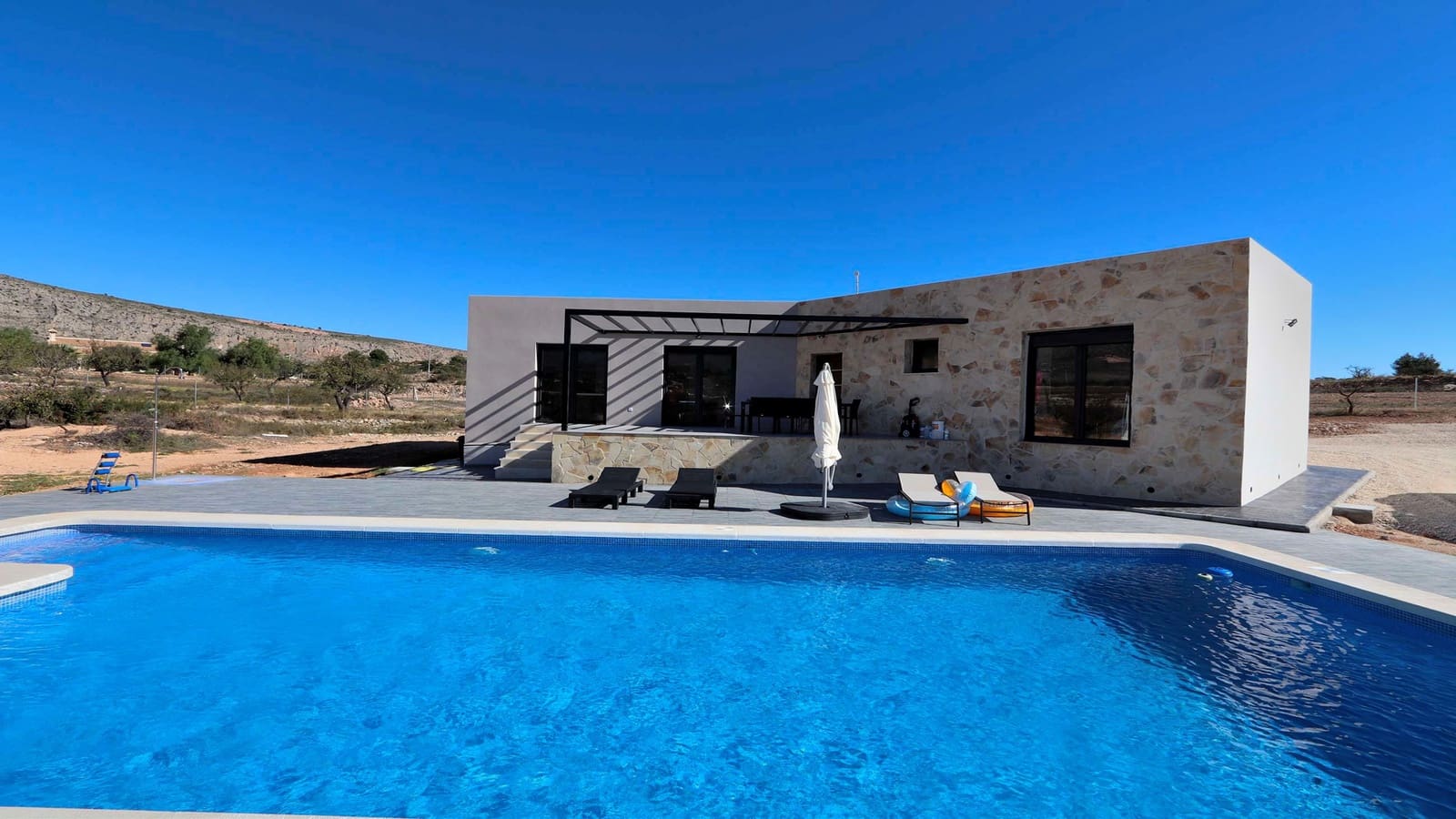 4 soveværelse Villa til salg i Hondon de las Nieves med swimmingpool - € 310.924 (Ref: 5048684)