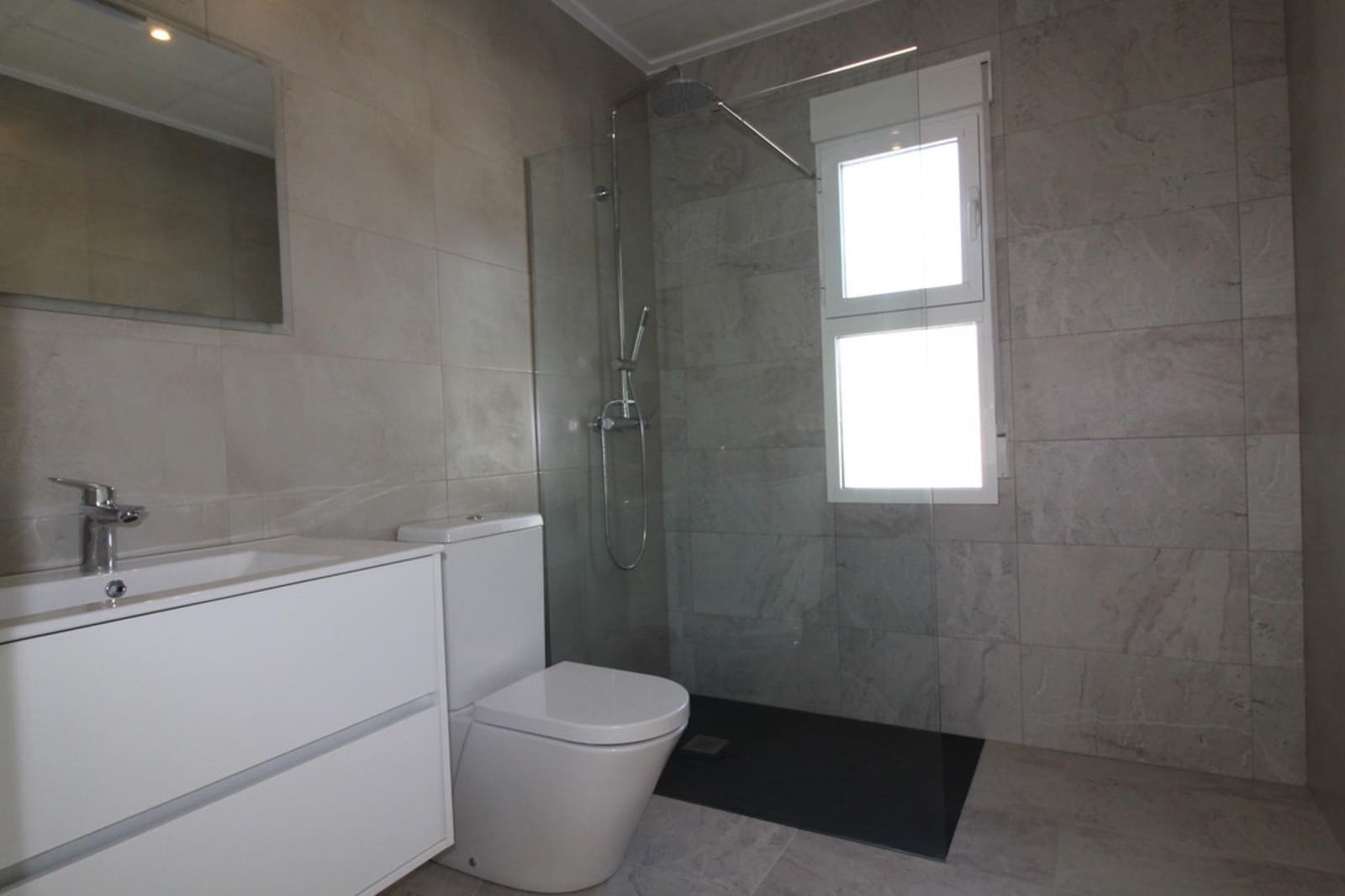 3 soveværelse Villa til salg i Pinoso med swimmingpool - € 355.000 (Ref: 5502567)