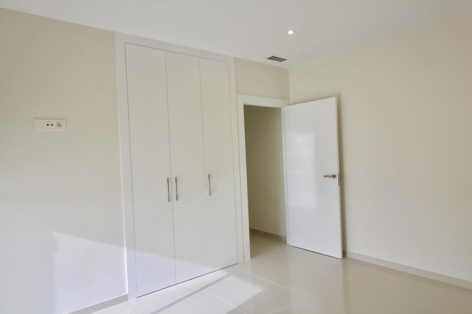 3 soveværelse Villa til salg i Pinoso med swimmingpool - € 355.000 (Ref: 5502567)