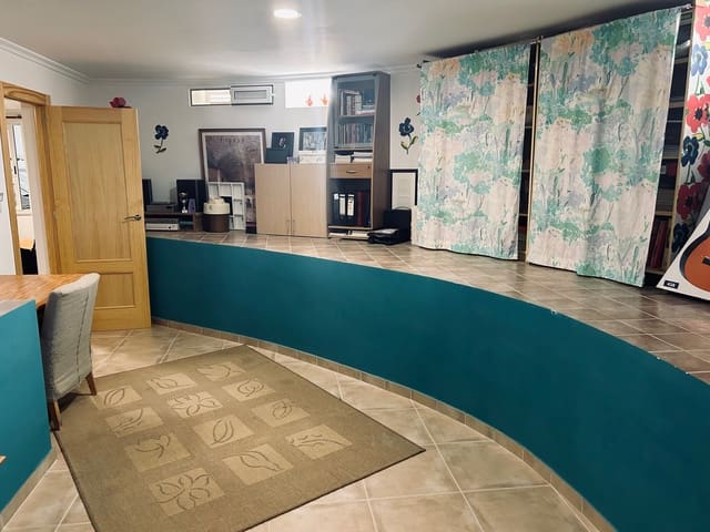 Chalet de 4 habitaciones en La Puebla de Almoradiel en venta con piscina garaje - 325.000 € (Ref: 7484329)