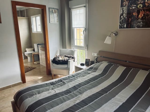 Chalet de 4 habitaciones en La Puebla de Almoradiel en venta con piscina garaje - 325.000 € (Ref: 7484329)