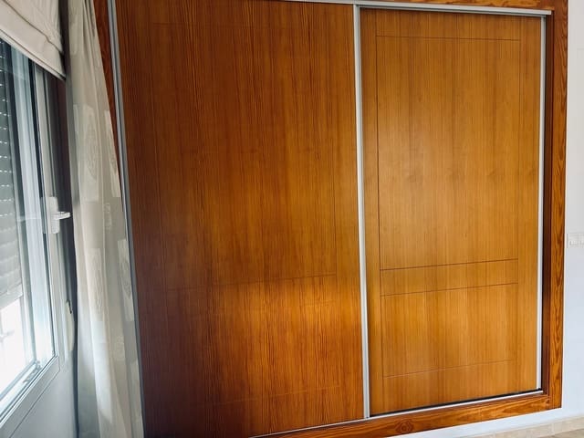 Chalet de 4 habitaciones en La Puebla de Almoradiel en venta con piscina garaje - 325.000 € (Ref: 7484329)