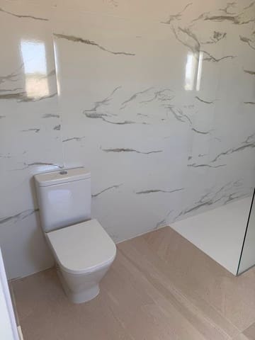 Chalet de 3 habitaciones en Pinoso en venta con piscina - 356.000 € (Ref: 7533379)