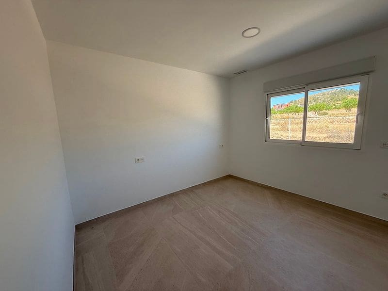 Chalet de 3 habitaciones en Pinoso en venta con piscina - 356.000 € (Ref: 7533379)