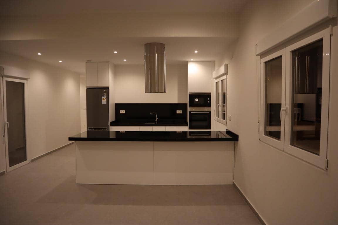 3 soverom Villa til salgs i La Romana med svømmebasseng garasje - € 375 000 (Ref: 7561273)