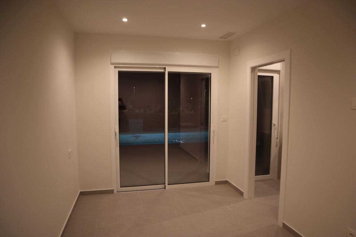 3 soverom Villa til salgs i La Romana med svømmebasseng garasje - € 375 000 (Ref: 7561273)