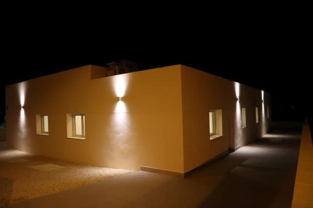 3 soverom Villa til salgs i La Romana med svømmebasseng garasje - € 375 000 (Ref: 7561273)