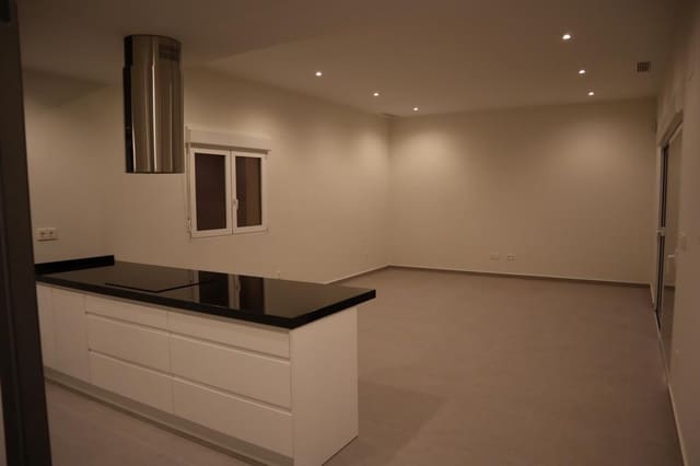 3 soverom Villa til salgs i La Romana med svømmebasseng garasje - € 375 000 (Ref: 7561273)