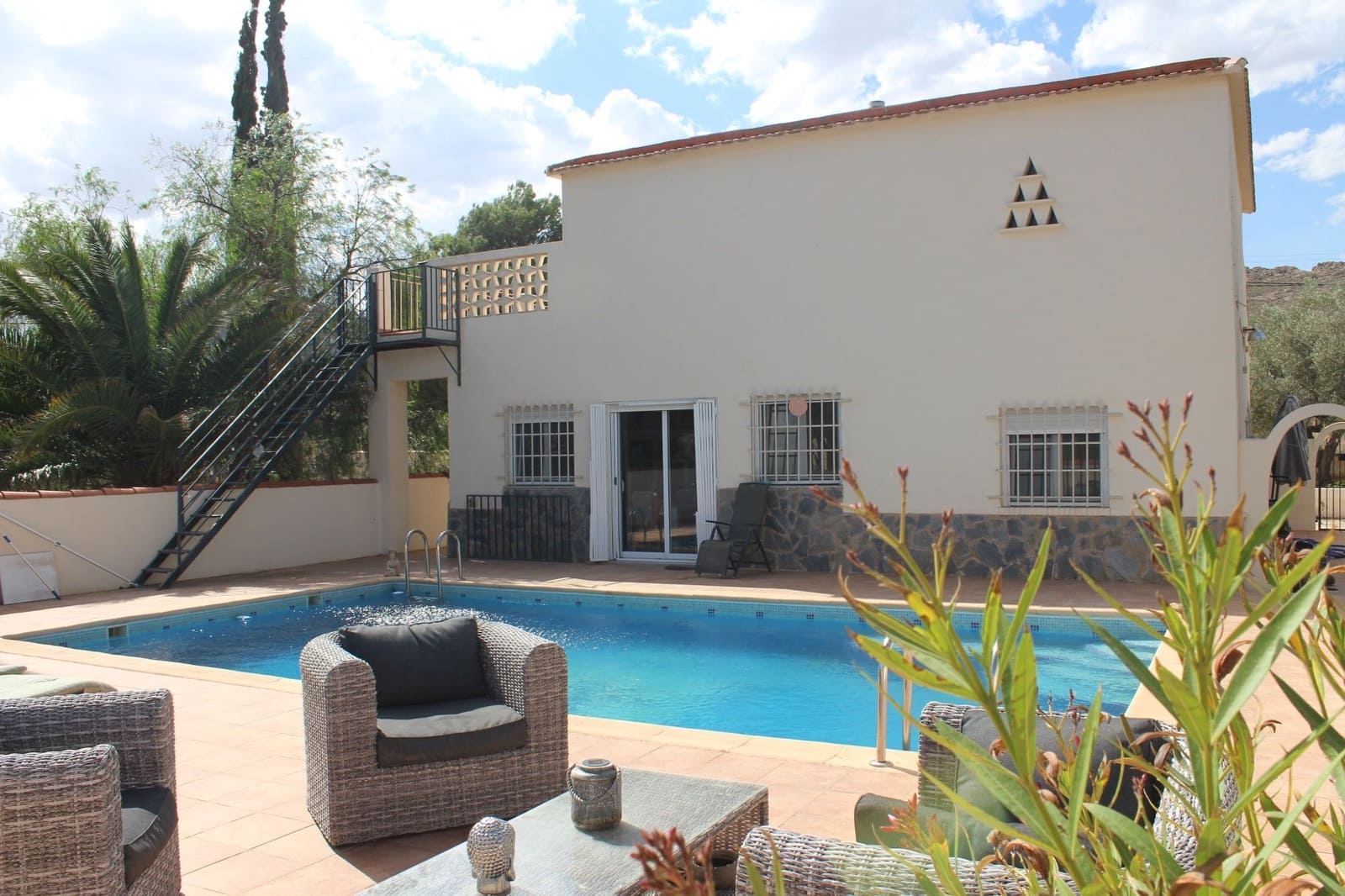 4 bedroom Finca/Country House for sale in Yecla with pool garage €