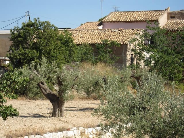 5 bedroom Finca/Country House for sale in La Romana - € 110,000 (Ref: 7697062)