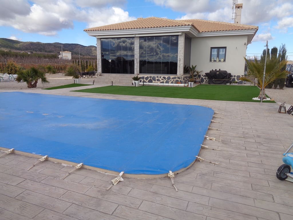 3 bedroom Villa for sale in Pinoso with pool garage - € 297,000 (Ref: 7748831)