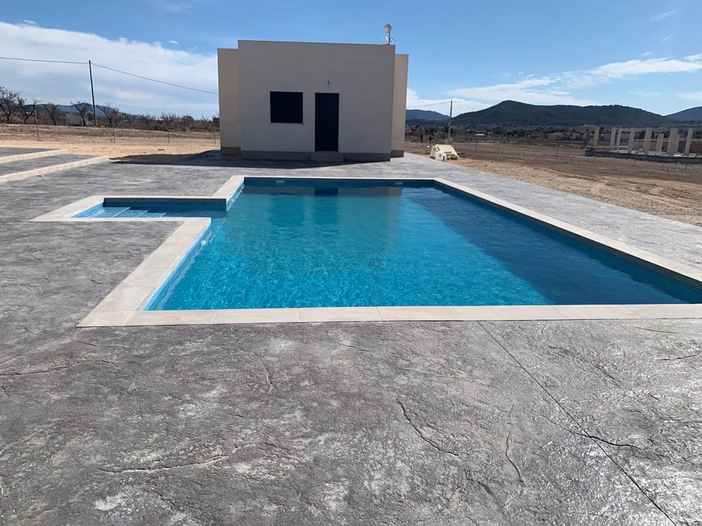 4 bedroom Villa for sale in Pinoso with pool garage - € 489,000 (Ref: 8167596)