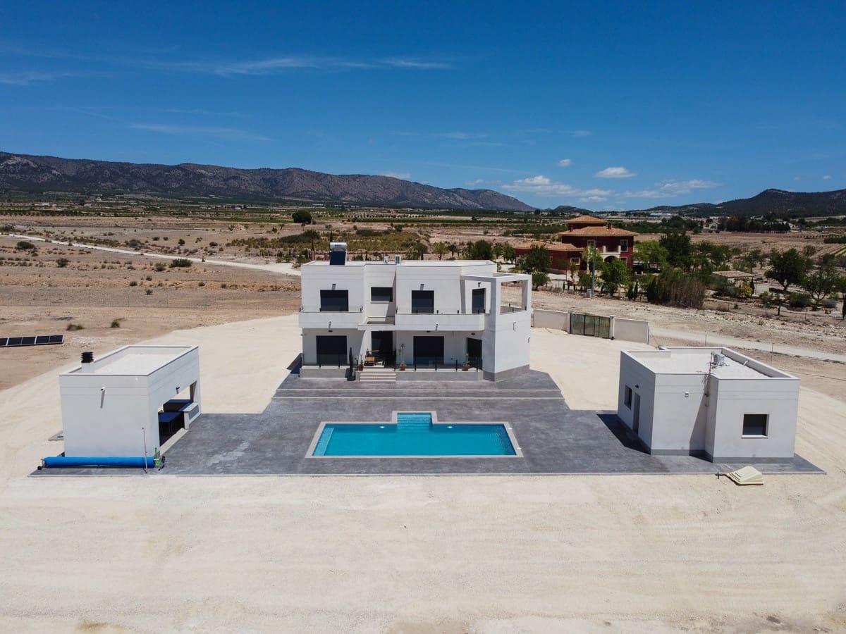 4 bedroom Villa for sale in Pinoso with pool garage - € 489,000 (Ref: 8167596)