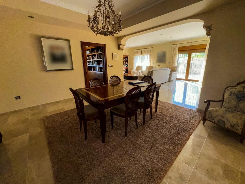 5 bedroom Villa for sale in Orihuela with pool garage - € 850,000 (Ref: 8230064)