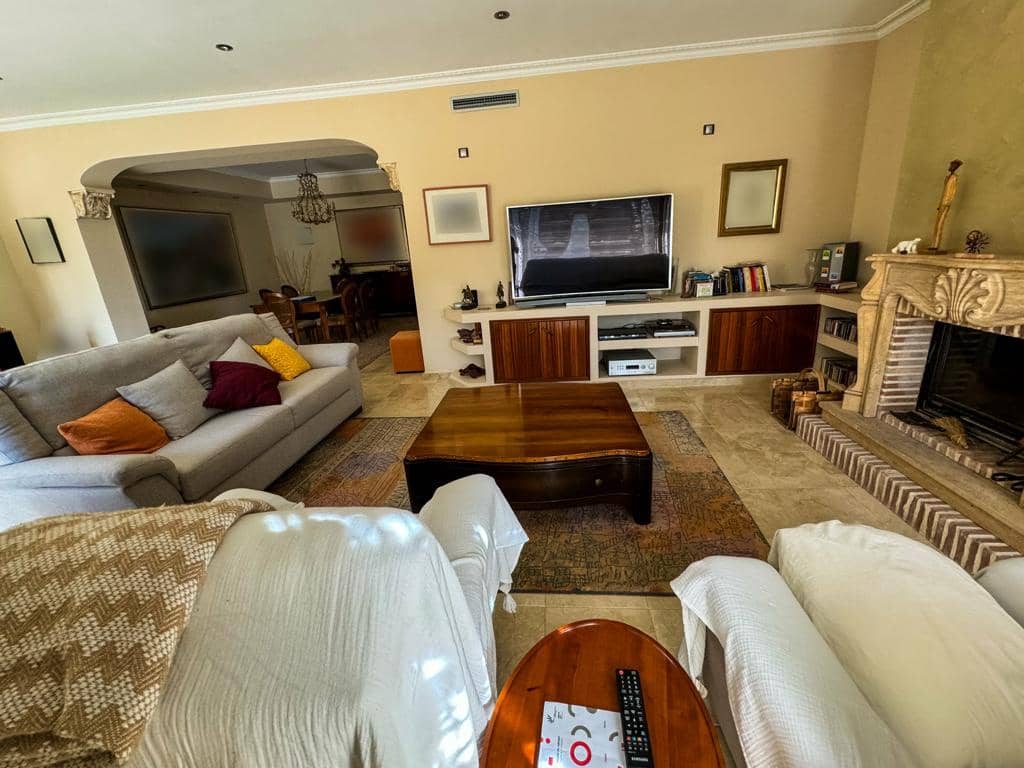 5 bedroom Villa for sale in Orihuela with pool garage - € 850,000 (Ref: 8230064)