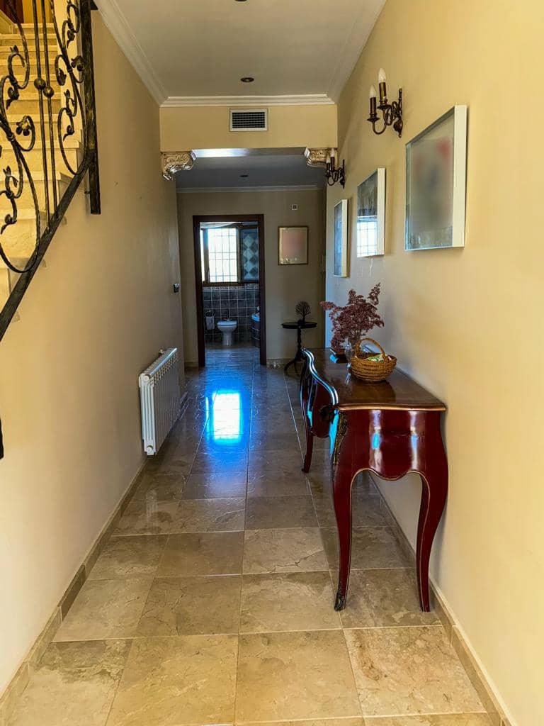 5 bedroom Villa for sale in Orihuela with pool garage - € 850,000 (Ref: 8230064)