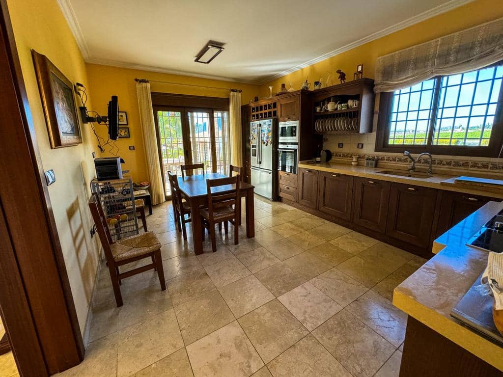 5 bedroom Villa for sale in Orihuela with pool garage - € 850,000 (Ref: 8230064)