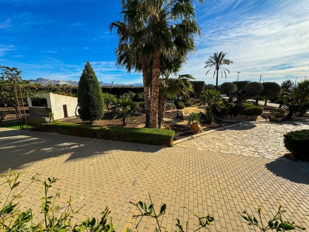 5 bedroom Villa for sale in Orihuela with pool garage - € 850,000 (Ref: 8230064)