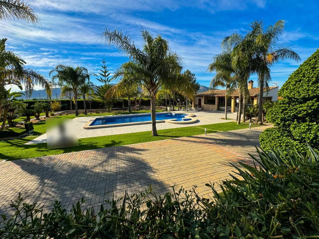 5 bedroom Villa for sale in Orihuela with pool garage - € 850,000 (Ref: 8230064)