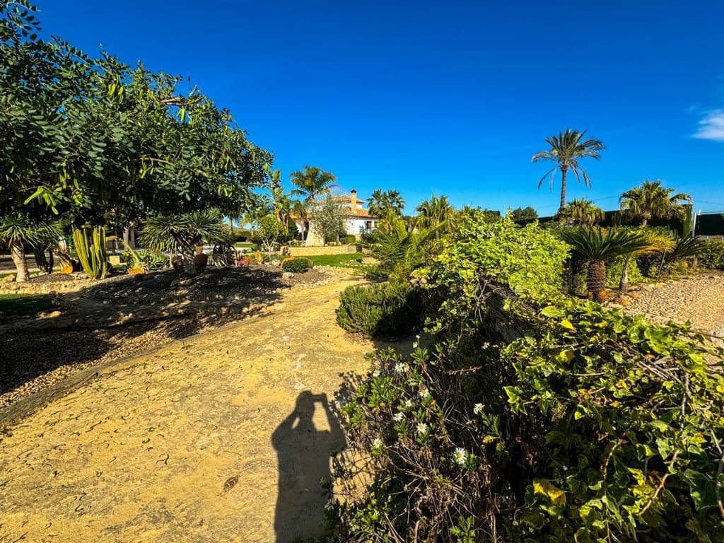 5 bedroom Villa for sale in Orihuela with pool garage - € 850,000 (Ref: 8230064)