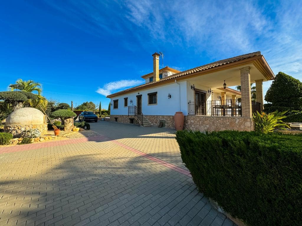 5 bedroom Villa for sale in Orihuela with pool garage - € 850,000 (Ref: 8230064)