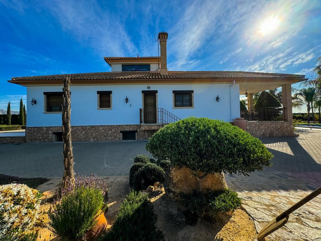 5 bedroom Villa for sale in Orihuela with pool garage - € 850,000 (Ref: 8230064)