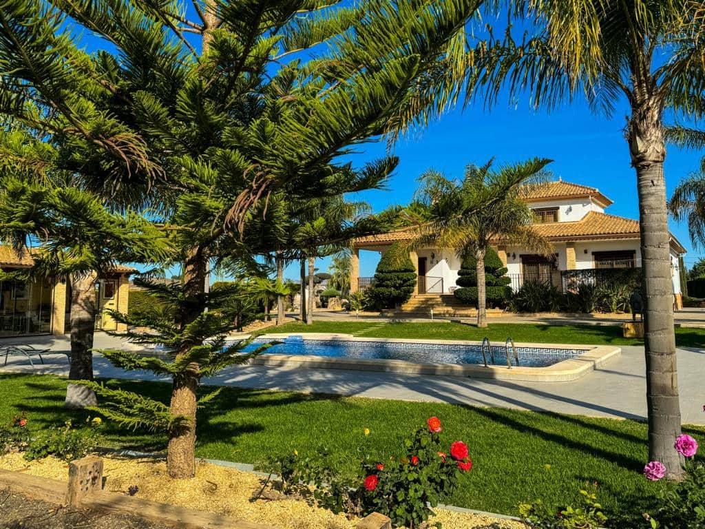 5 bedroom Villa for sale in Orihuela with pool garage - € 850,000 (Ref: 8230064)