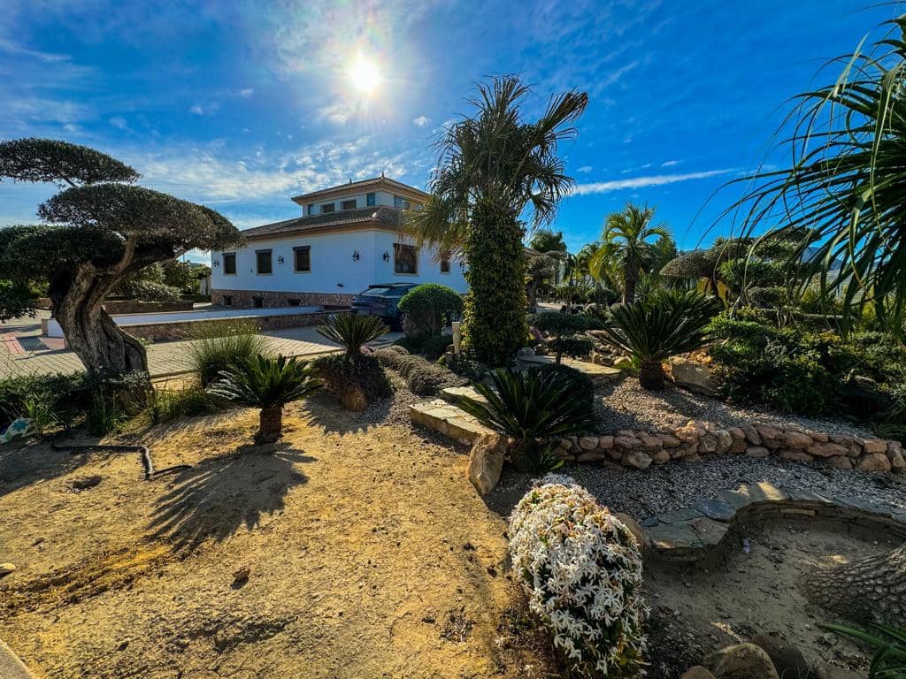 5 bedroom Villa for sale in Orihuela with pool garage - € 850,000 (Ref: 8230064)