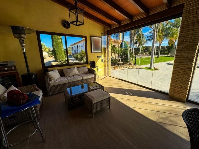 5 slaapkamer Villa te koop in Orihuela met zwembad garage - € 850.000 (Ref: 8230064)