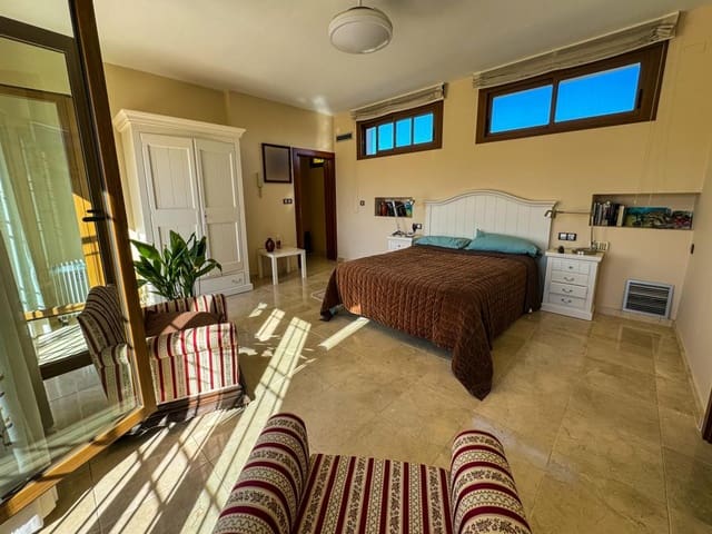 5 slaapkamer Villa te koop in Orihuela met zwembad garage - € 850.000 (Ref: 8230064)