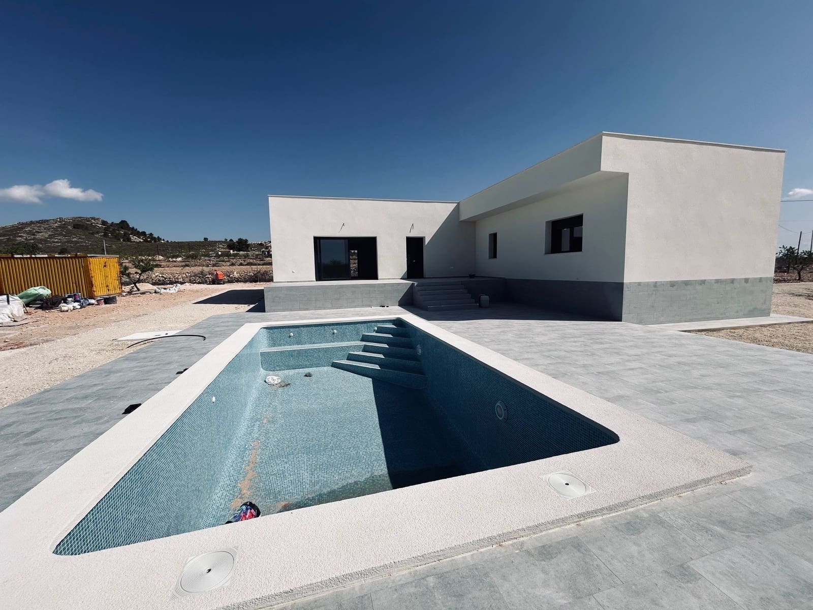 3 bedroom Villa for sale in Pinoso with pool garage - € 320,000 (Ref: 8306621)