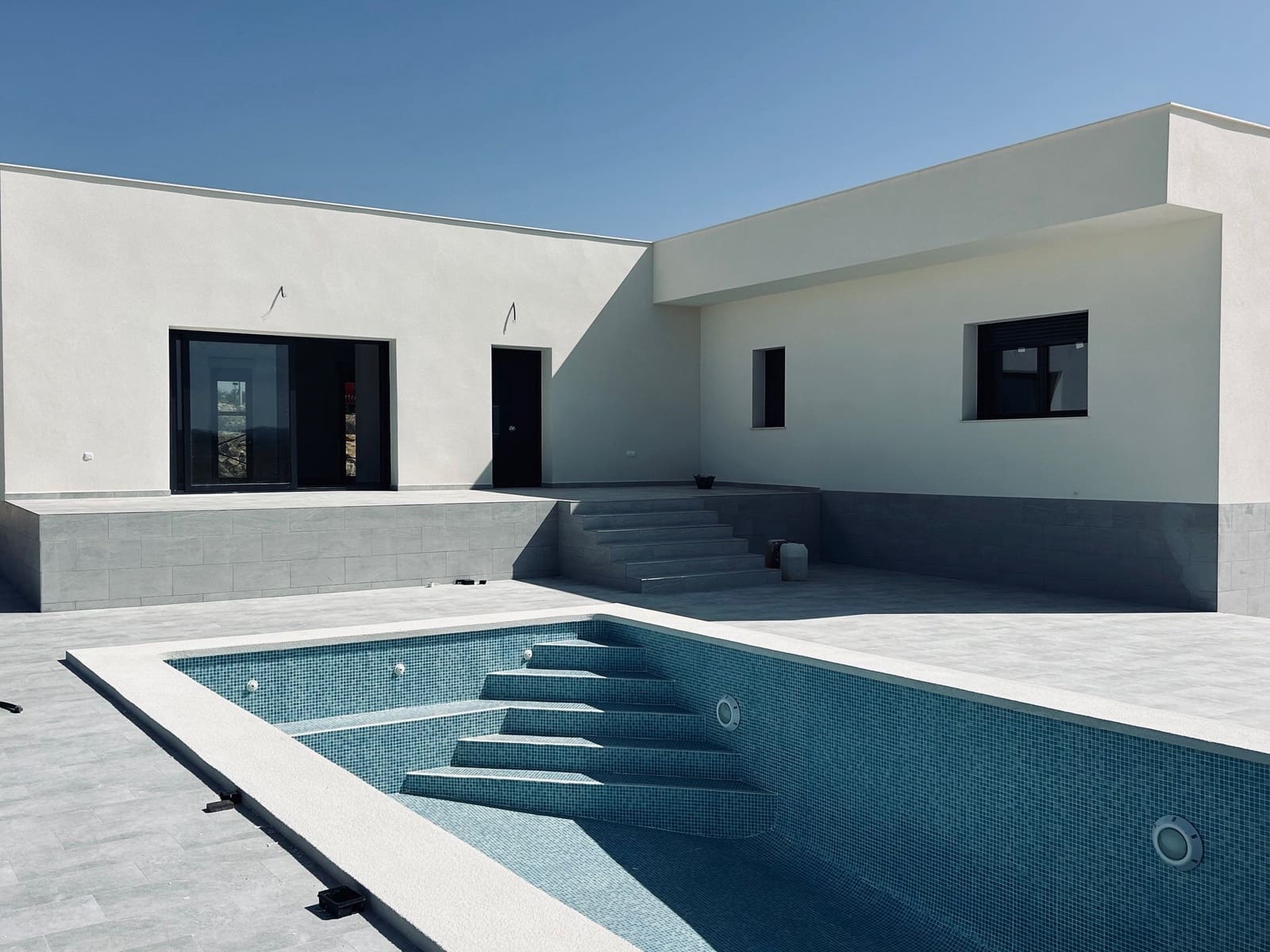 3 bedroom Villa for sale in Pinoso with pool garage - € 320,000 (Ref: 8306621)