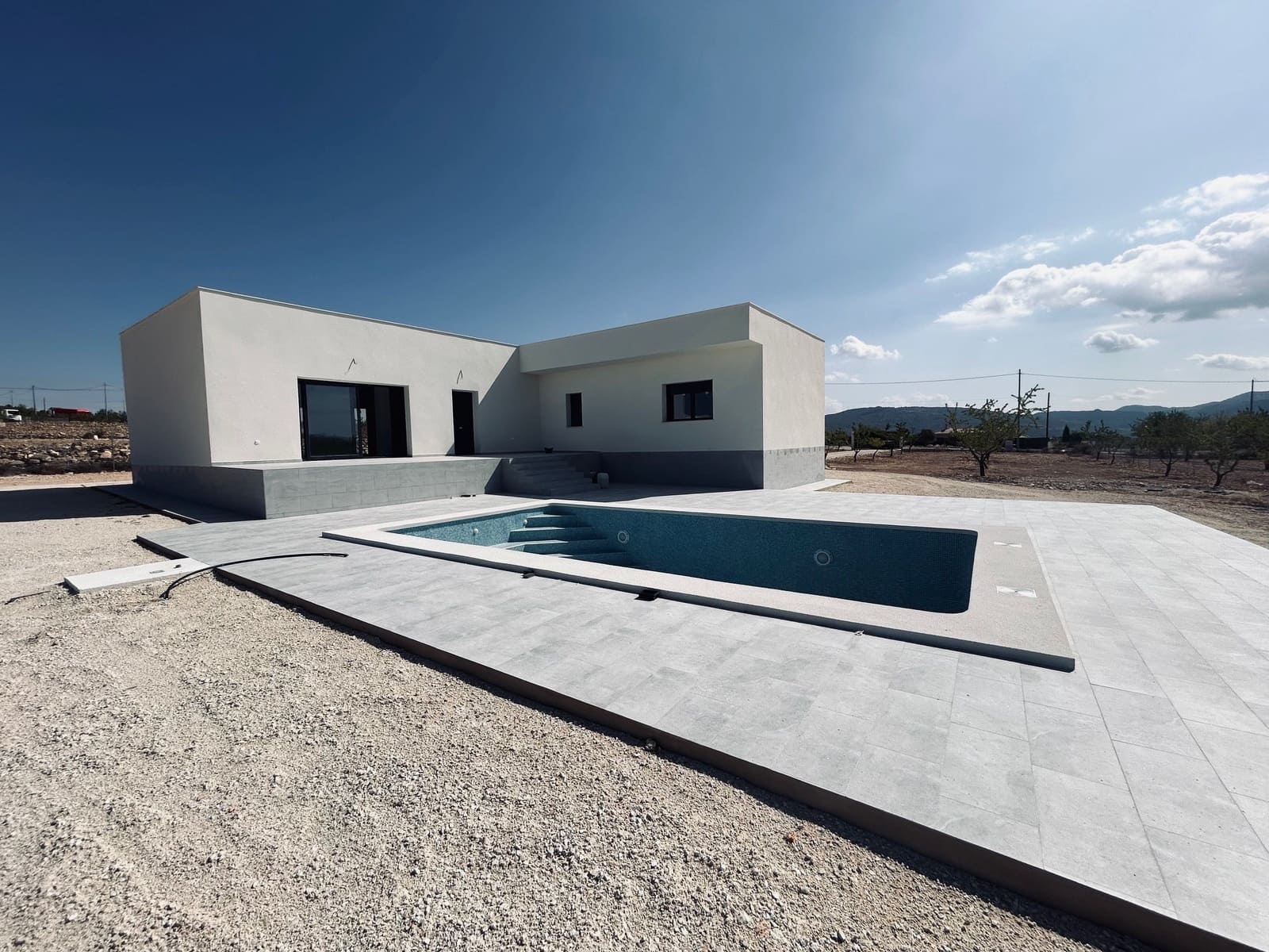 3 bedroom Villa for sale in Pinoso with pool garage - € 320,000 (Ref: 8306621)