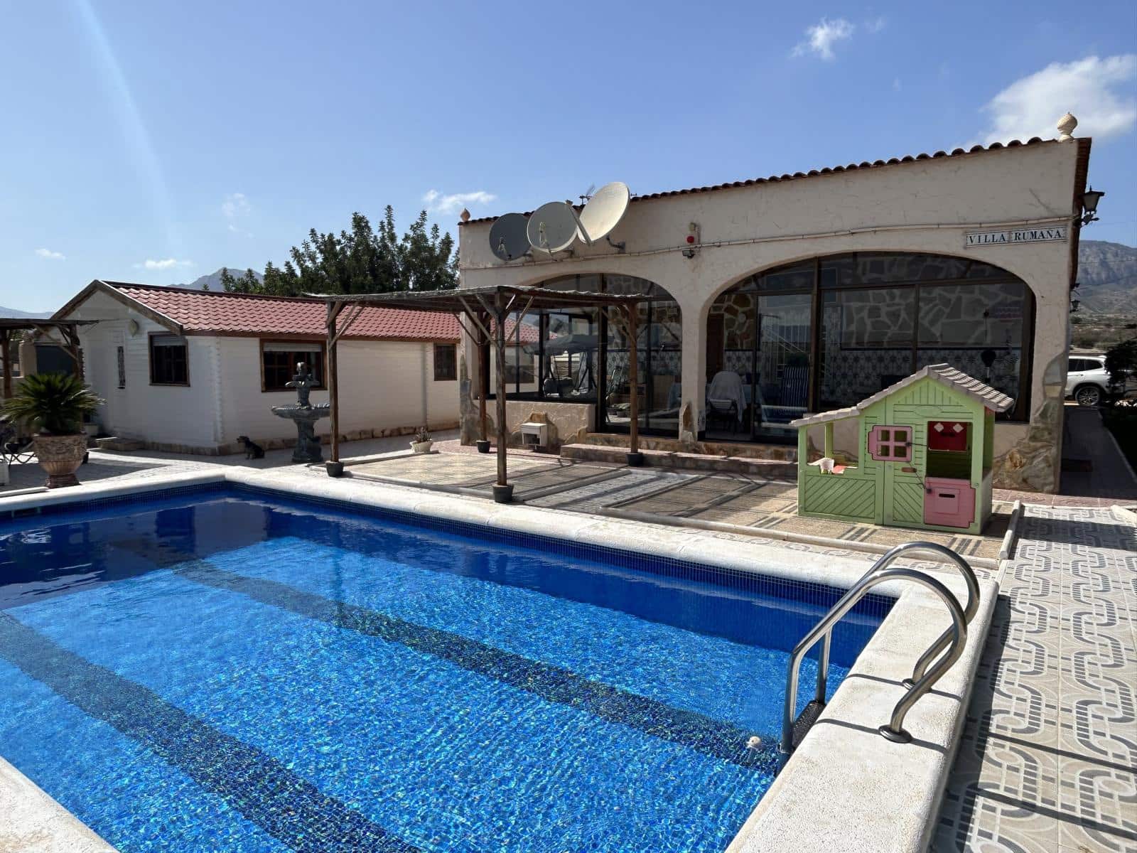 5 soveværelse Finca/Landehus til salg i Albatera med swimmingpool garage - € 420.000 (Ref: 8433203)