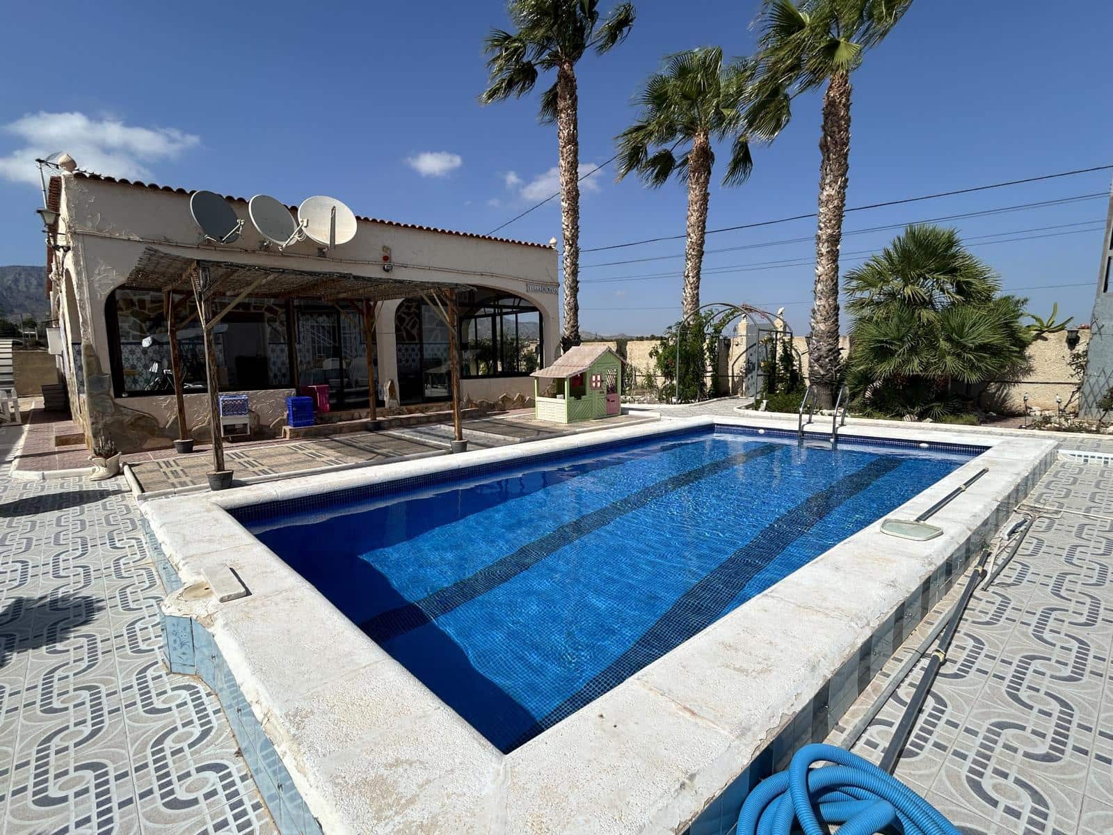 5 soveværelse Finca/Landehus til salg i Albatera med swimmingpool garage - € 420.000 (Ref: 8433203)