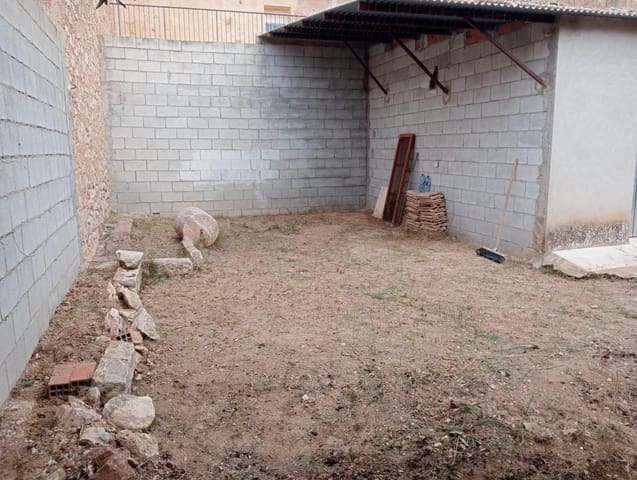 5 slaapkamer Rijtjeshuis te koop in L'Algueña / Alguenya met garage - € 149.950 (Ref: 8465906)