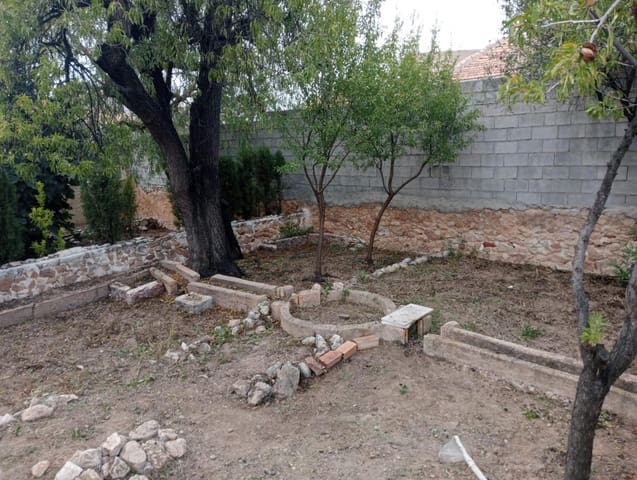 5 slaapkamer Rijtjeshuis te koop in L'Algueña / Alguenya met garage - € 149.950 (Ref: 8465906)