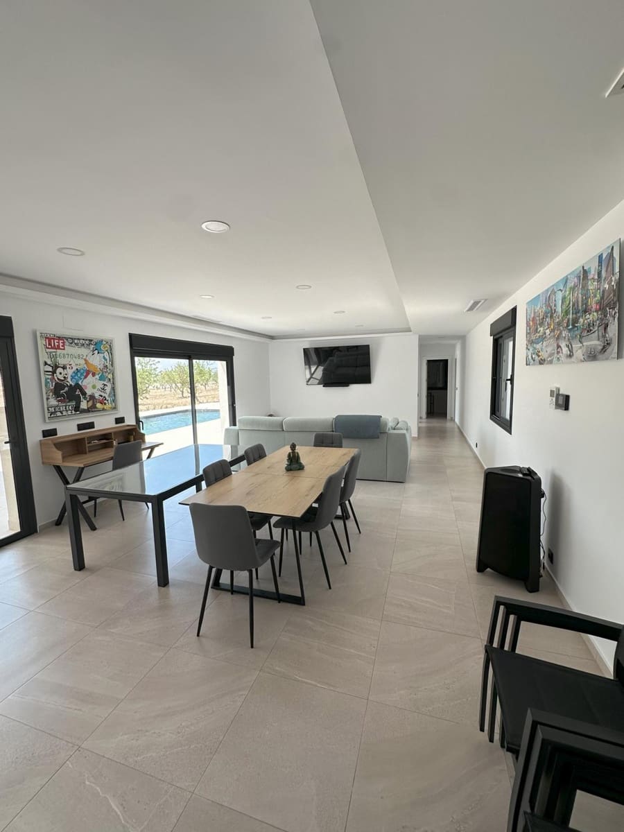 3 bedroom Villa for sale in Pinoso with pool garage - € 365,000 (Ref: 8583524)